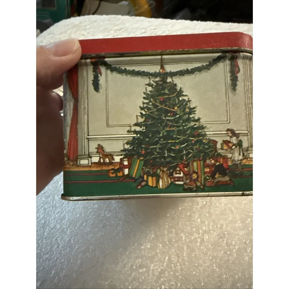 Potpourri Press Vintage Tin Family Christmas Family Dinner/ Christmas Tree 4